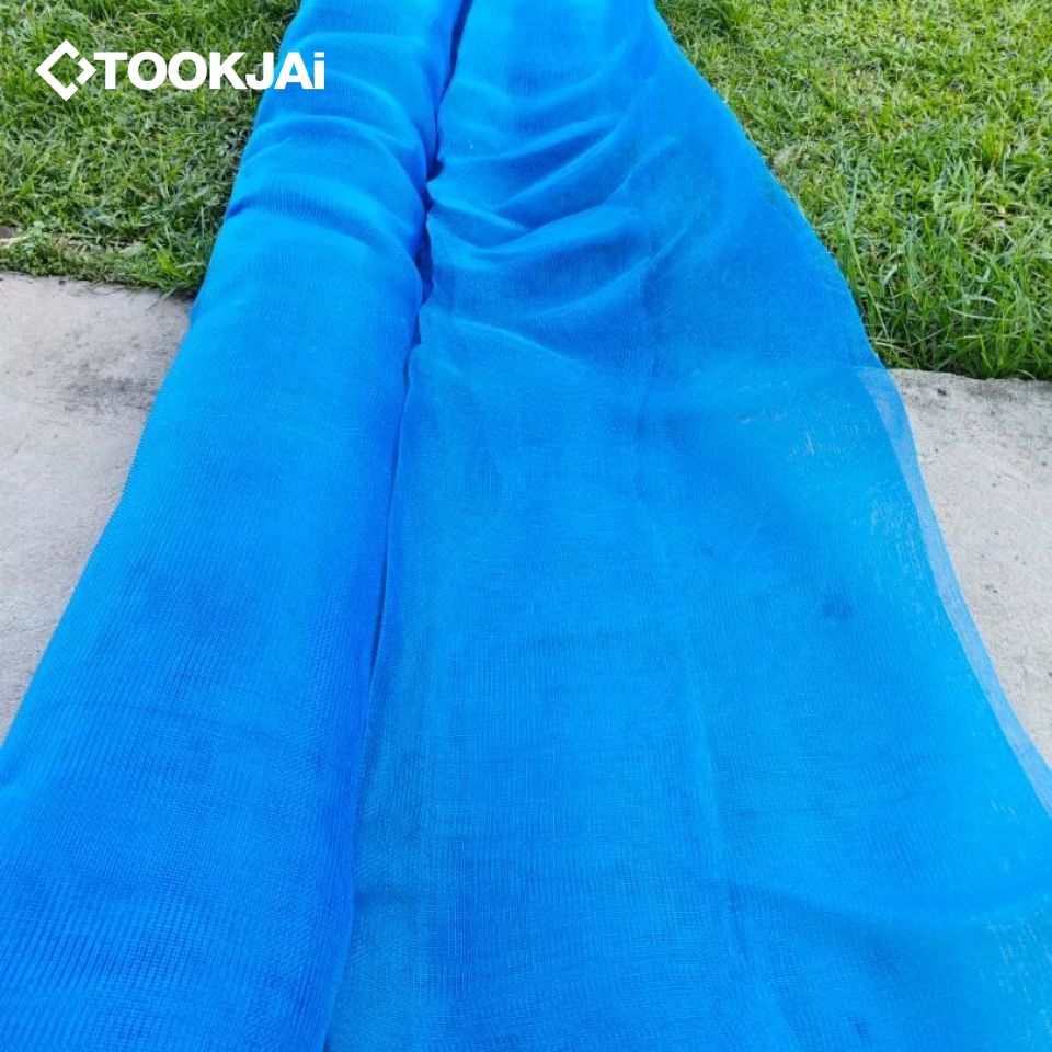 มุ้งไนล่อนคืออะไร และทำไมถึงได้รับความนิยม มุ้งไนล่อนเป็นวัสดุป้องกันที่มีความยืดหยุ่นสูง นอกจากนี้ ยังมีน้ำหนักเบาและใช้งานง่าย จึงเหมาะสำหรับการใช้งานหลากหลายรูปแบบ ทั้งงานเกษตร งานก่อสร้าง และงานภายในบ้าน