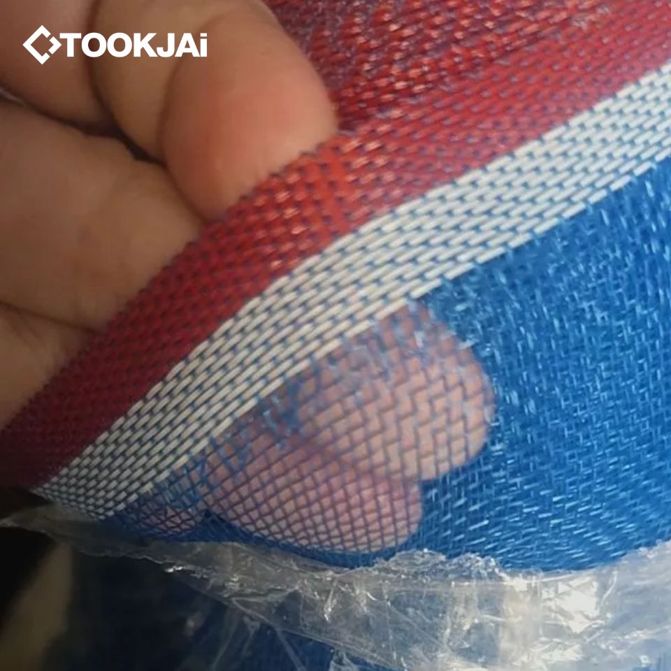 ขนาดเหมาะสม ใช้งานได้หลากหลาย ความกว้าง 0.90 เมตร เหมาะกับหลายพื้นที่ ความยาว 25 หลา ช่วยให้ใช้งานต่อเนื่องได้คุ้มค่า ดังนั้นจึงสามารถตัดแบ่งตามต้องการได้ง่าย ไม่ว่าจะใช้ทำมุ้งกันแมลงหรือกั้นพื้นที่ ก็สามารถปรับใช้ได้อย่างยืดหยุ่น