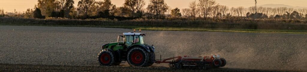 รถไถ แรงดี ประหยัดน้ำมัน พร้อม เครื่องพรวนดิน สมรรถนะสูง ทุ่นแรงงานไร่ เสร็จไวในพริบตา