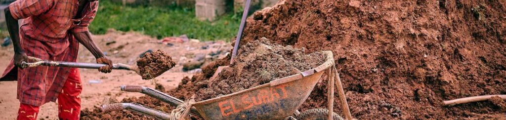 เสียม เหล็กกล้าชุบแข็ง คมกริบ แข็งแรง ขุดดินแข็งและรากไม้ได้ดีเยี่ยม